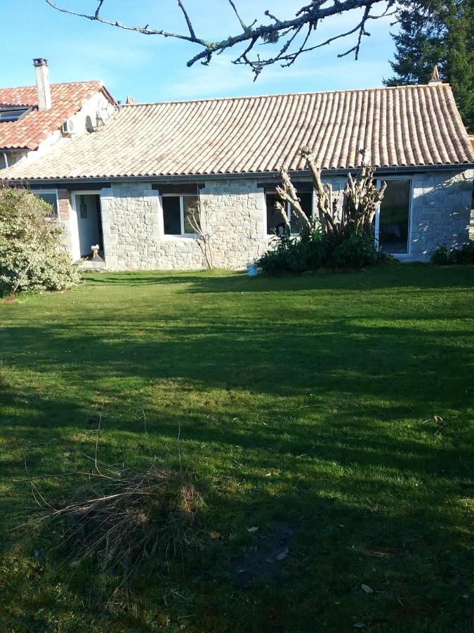 Villa Charmante A Bosset Avec Piscine Partagee Экстерьер фото