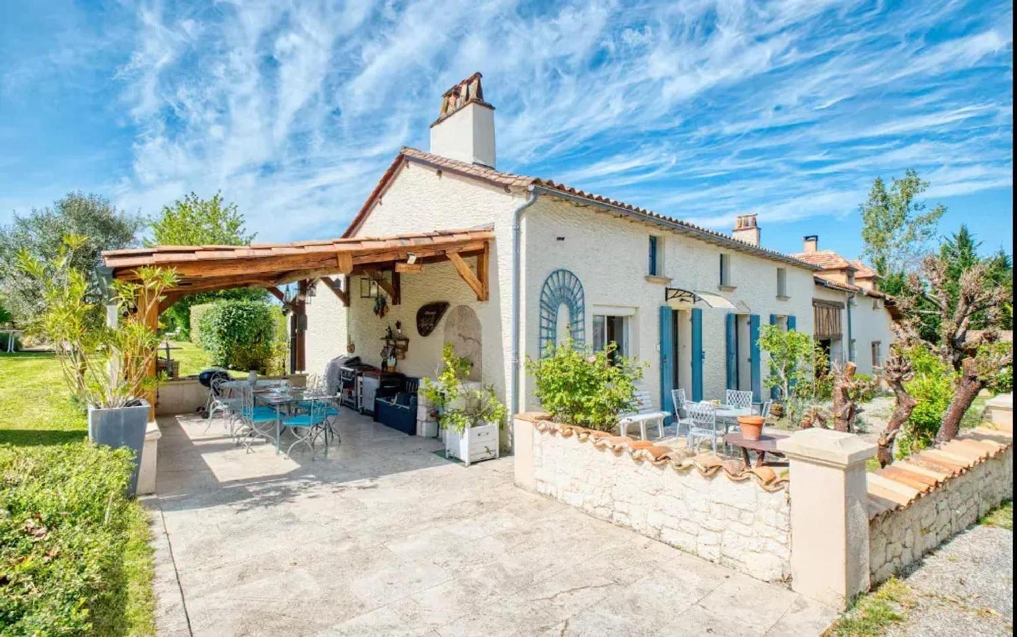 Villa Charmante A Bosset Avec Piscine Partagee Экстерьер фото